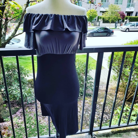 Sharp Dresses & Skirts - 💥Host Pick💥 Beautiful on/off shoulder dress